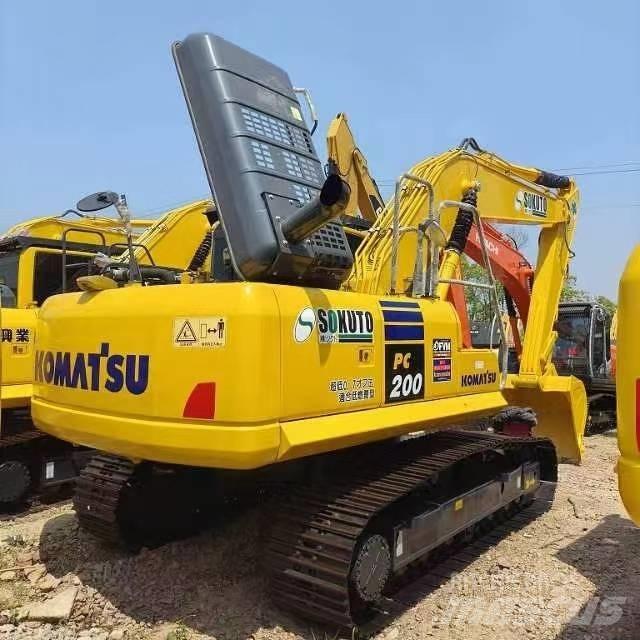 Komatsu PC 200-8 Közepes (midi) kotrók 7 t - 12 t