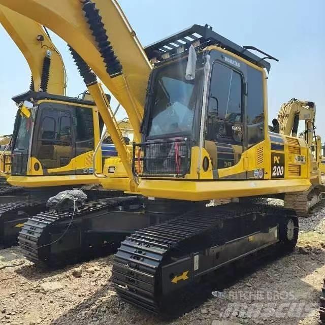 Komatsu PC 200-8 Közepes (midi) kotrók 7 t - 12 t