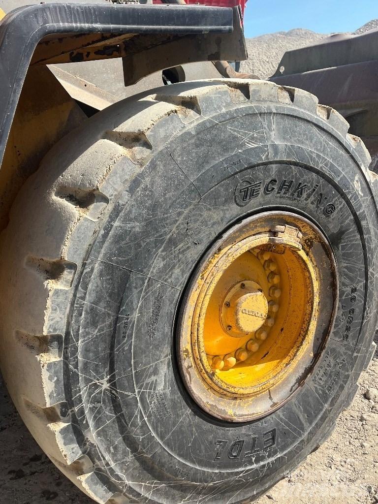 Volvo L180F Gumikerekes homlokrakodók