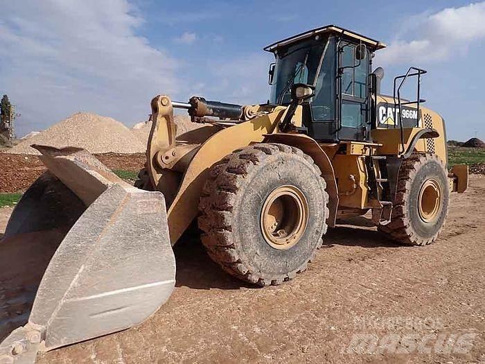 CAT 966M Gumikerekes homlokrakodók