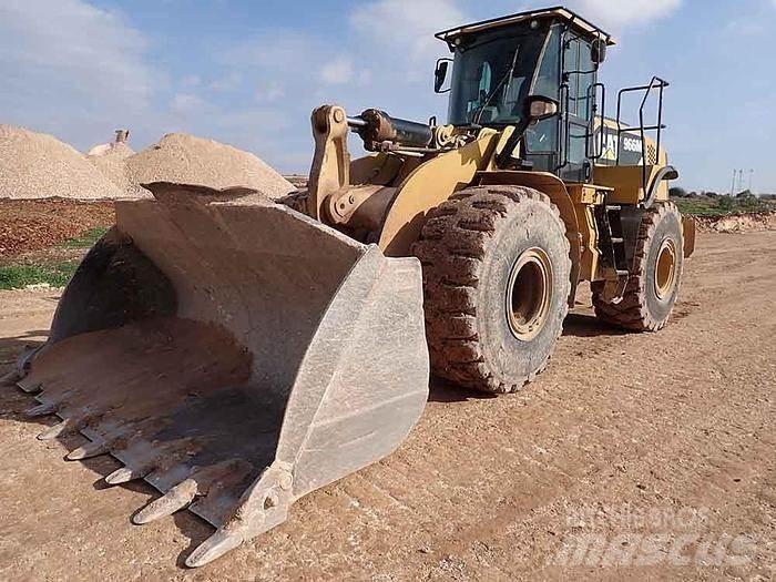 CAT 966M Gumikerekes homlokrakodók