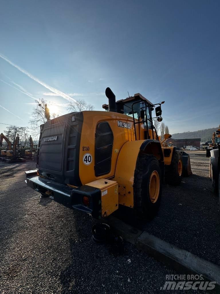 Hyundai HL 960 Gumikerekes homlokrakodók