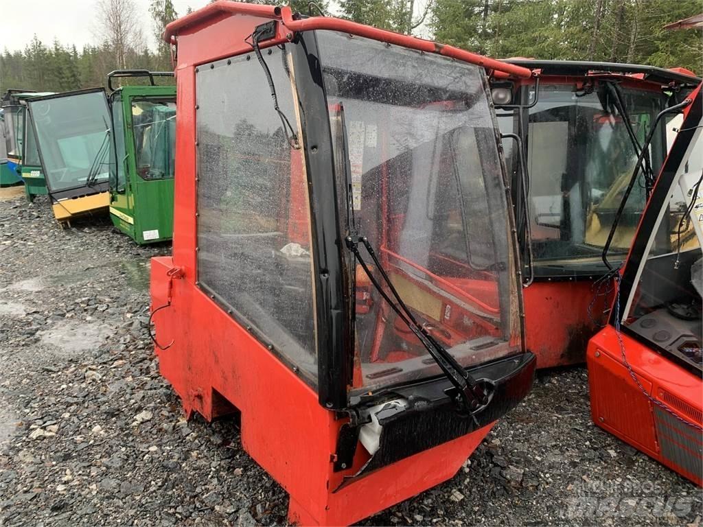 Komatsu 901TX Vezetőfülke és belső tartozékok