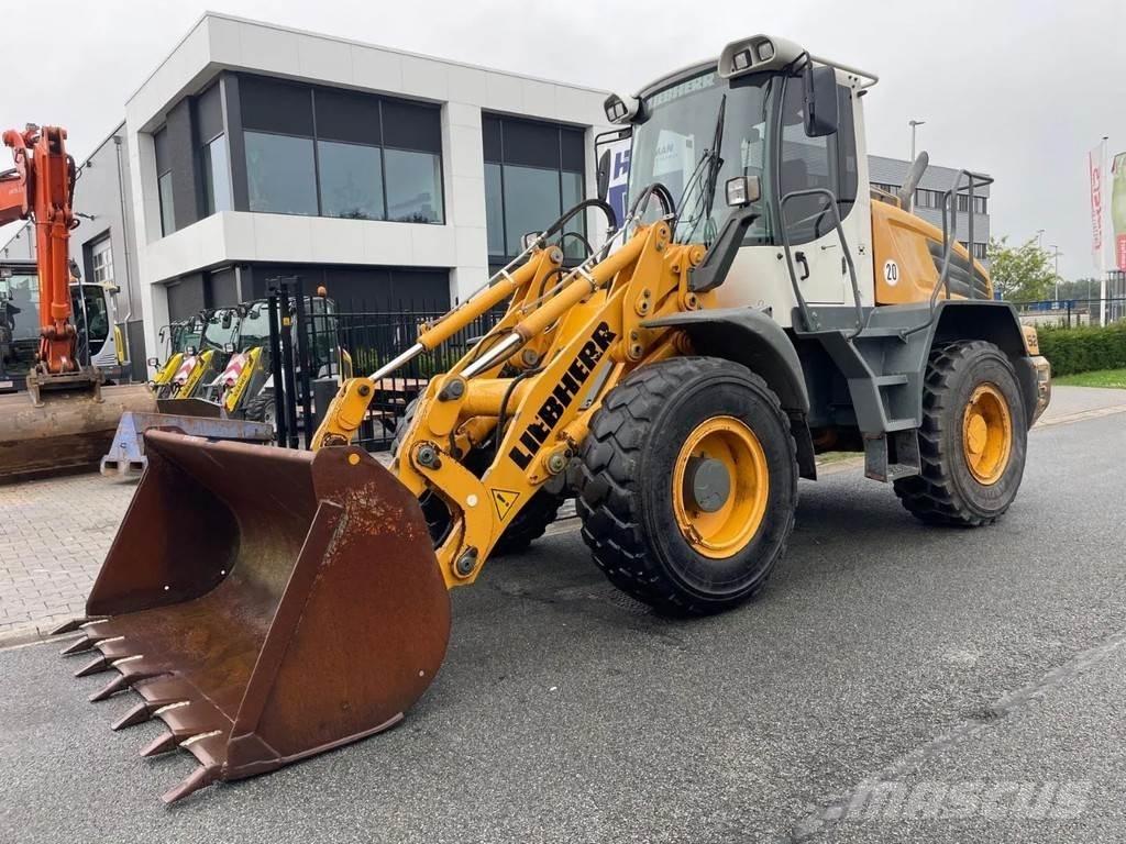 Liebherr L524 Gumikerekes homlokrakodók