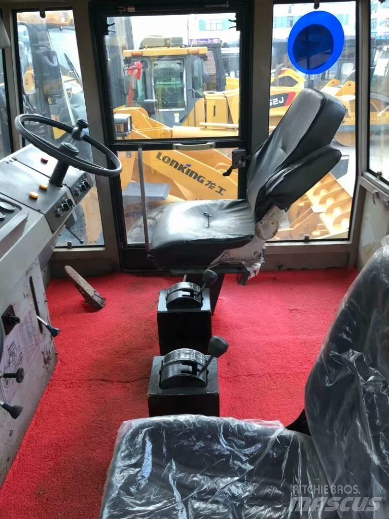 XCMG XP301 Pneumatikus kerekes hengerek