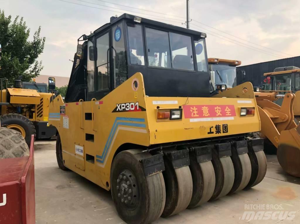 XCMG XP301 Pneumatikus kerekes hengerek