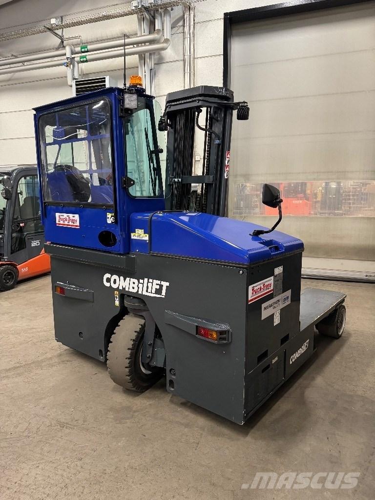 Combilift C4500ET Tolóoszlopos négyutas targonca