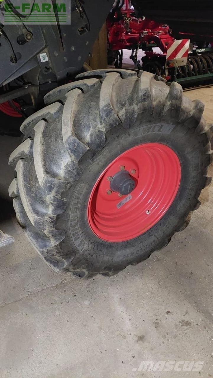 CLAAS tucano 430 Kombájnok