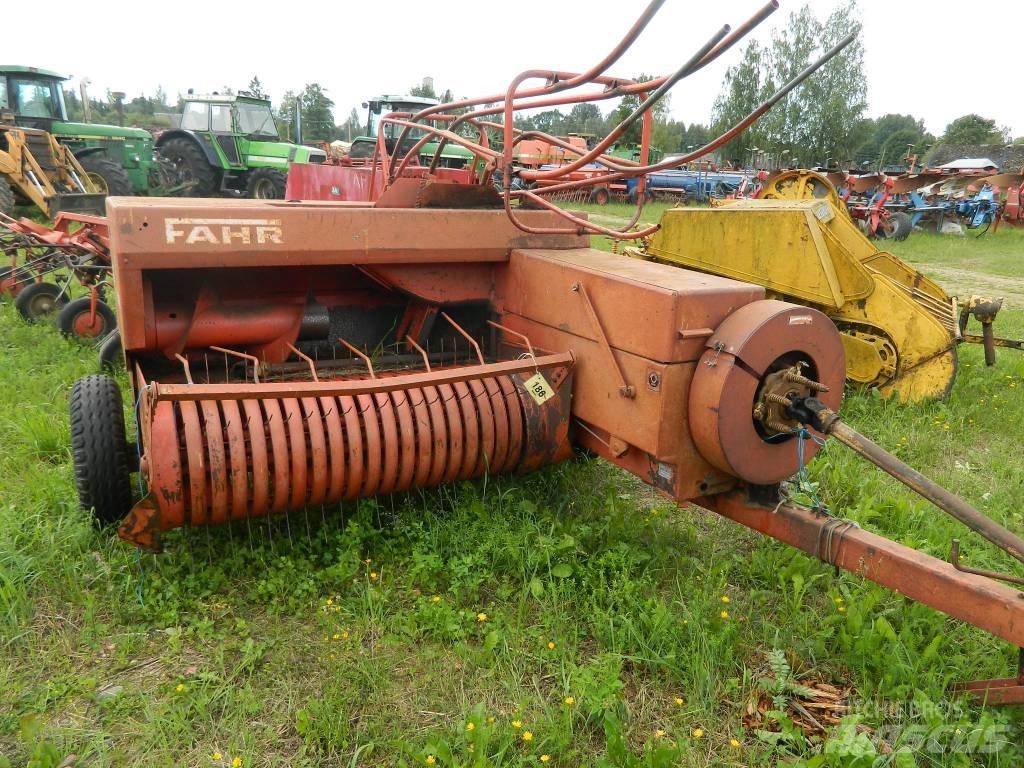 Deutz-Fahr HD300 Szögletes bálázók