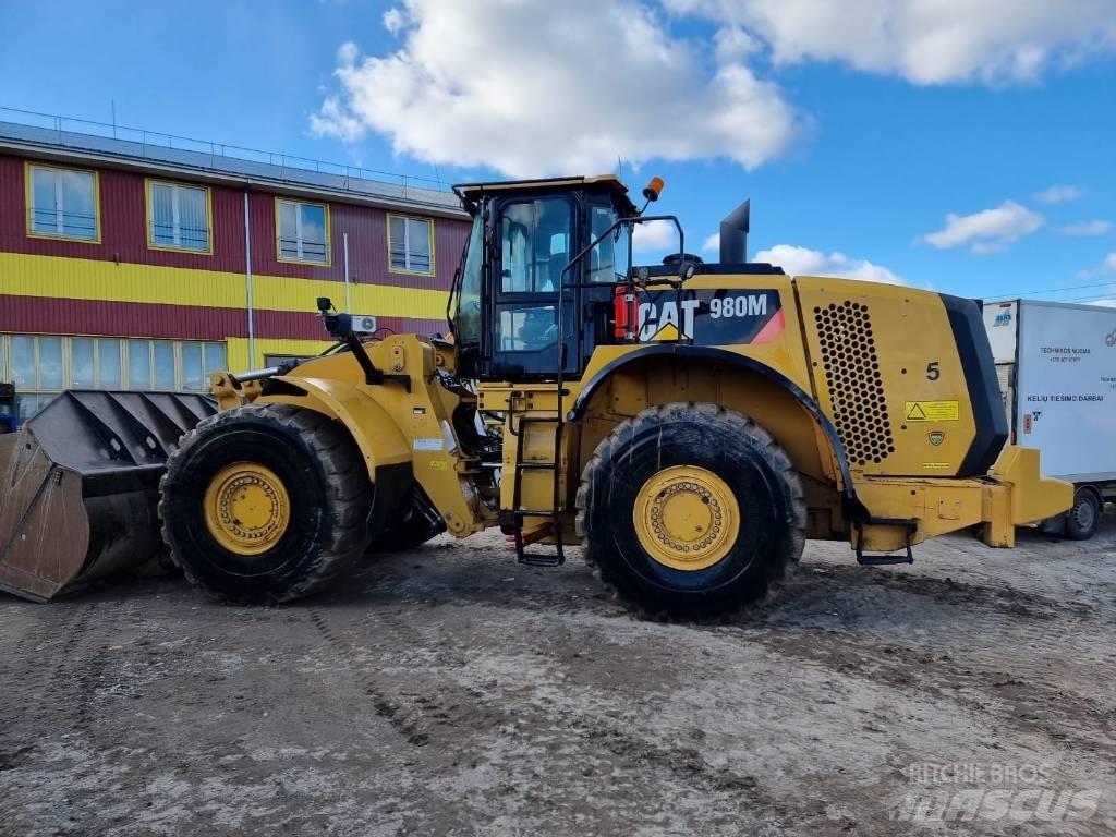 CAT 980 M Gumikerekes homlokrakodók