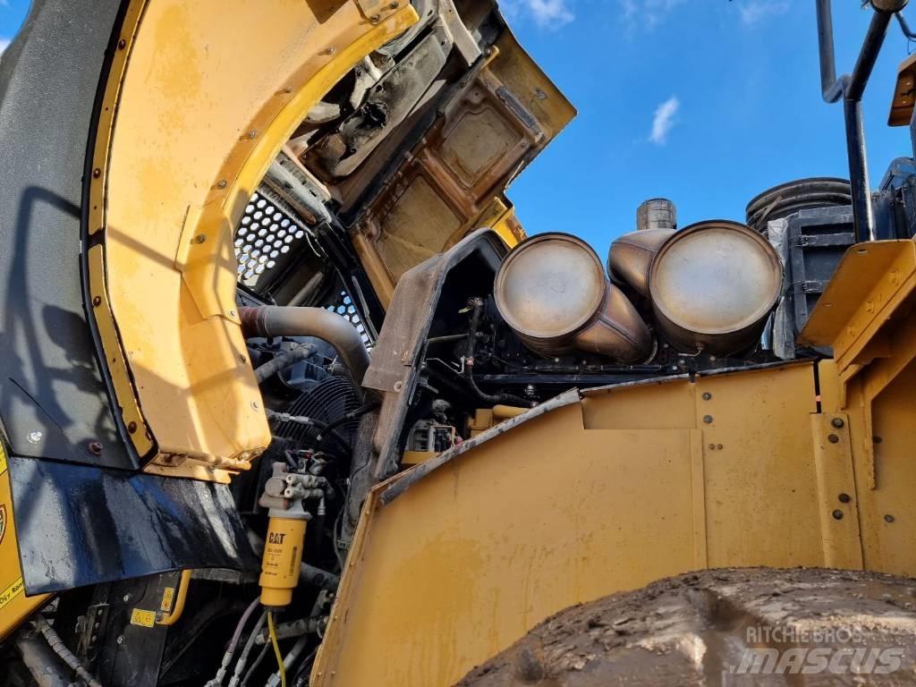 CAT 980 M Gumikerekes homlokrakodók