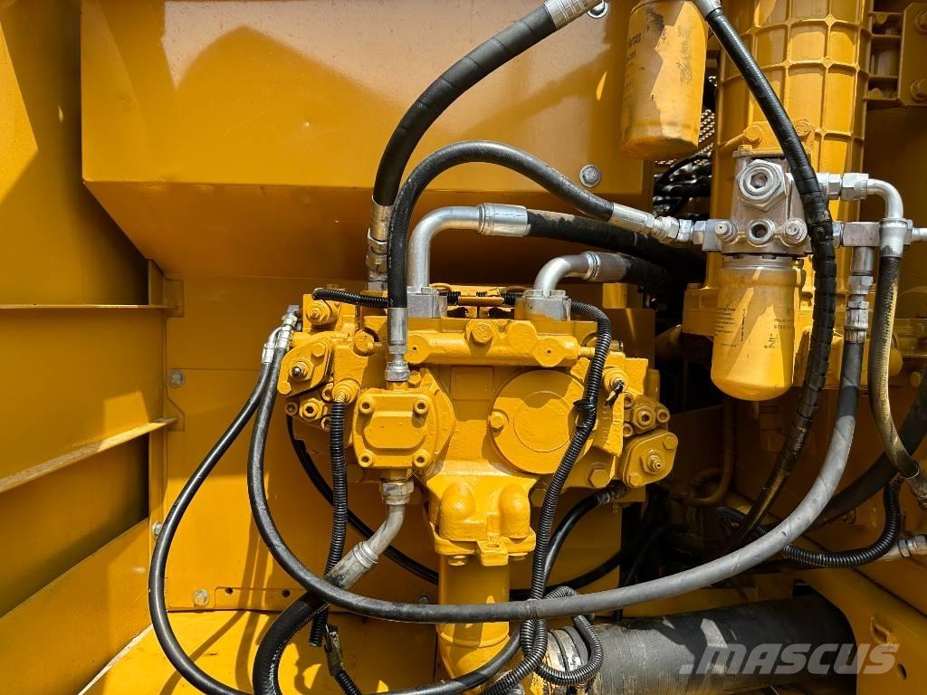 CAT CAT320C Közepes (midi) kotrók 7 t - 12 t