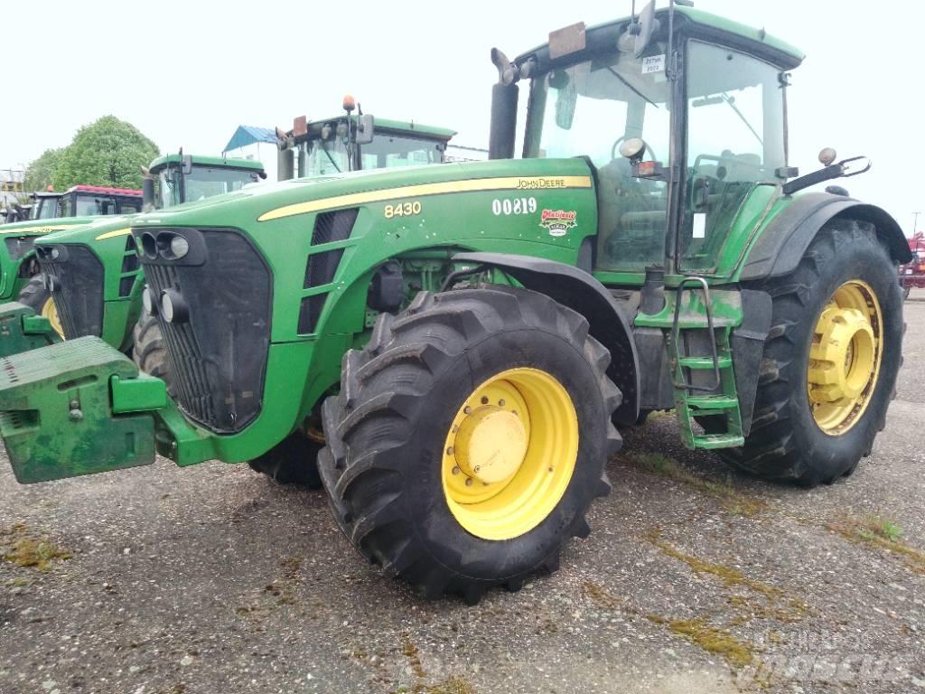 John Deere 8430 Traktorok