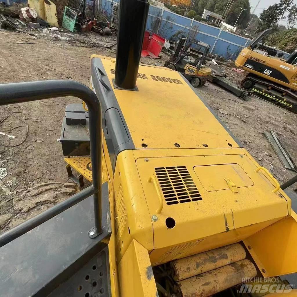 Komatsu WA 500 Gumikerekes homlokrakodók