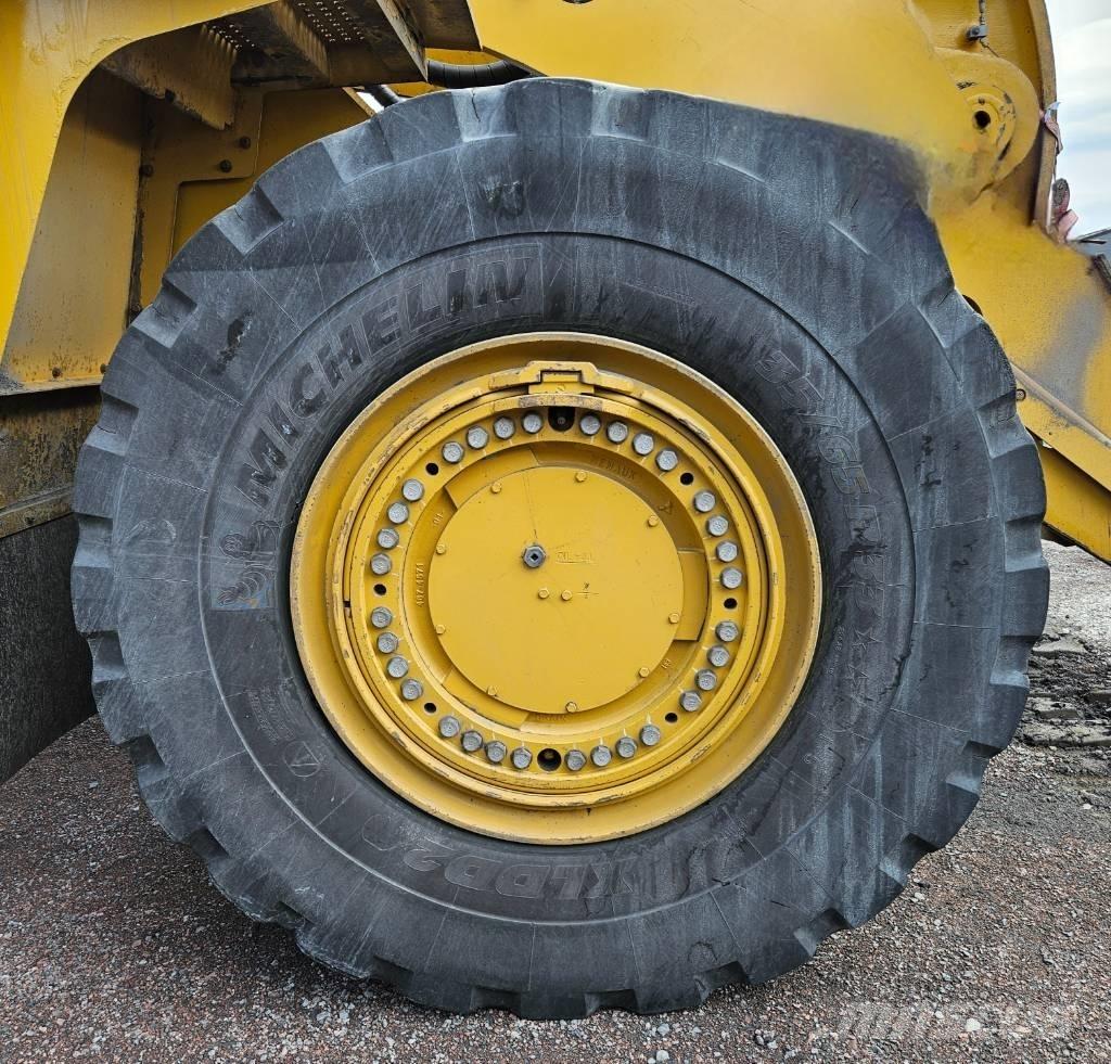 CAT 988 K Gumikerekes homlokrakodók