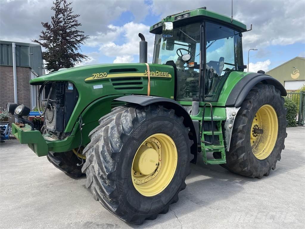 John Deere 7820 Traktorok