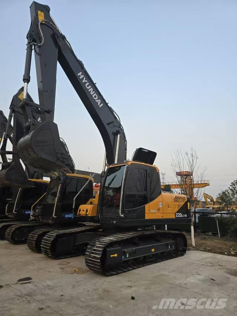 Hyundai R 220-9 S Lánctalpas kotrók