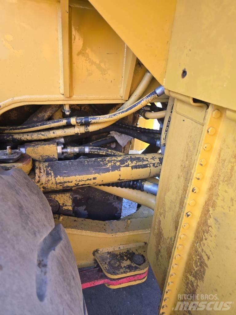CAT 980 G Gumikerekes homlokrakodók