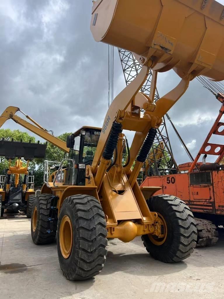 CAT 966 H Gumikerekes homlokrakodók