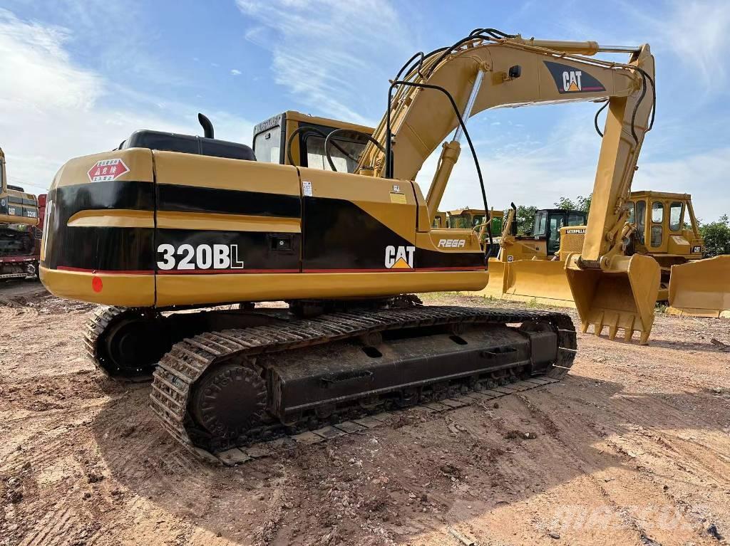 CAT 320B Lánctalpas kotrók