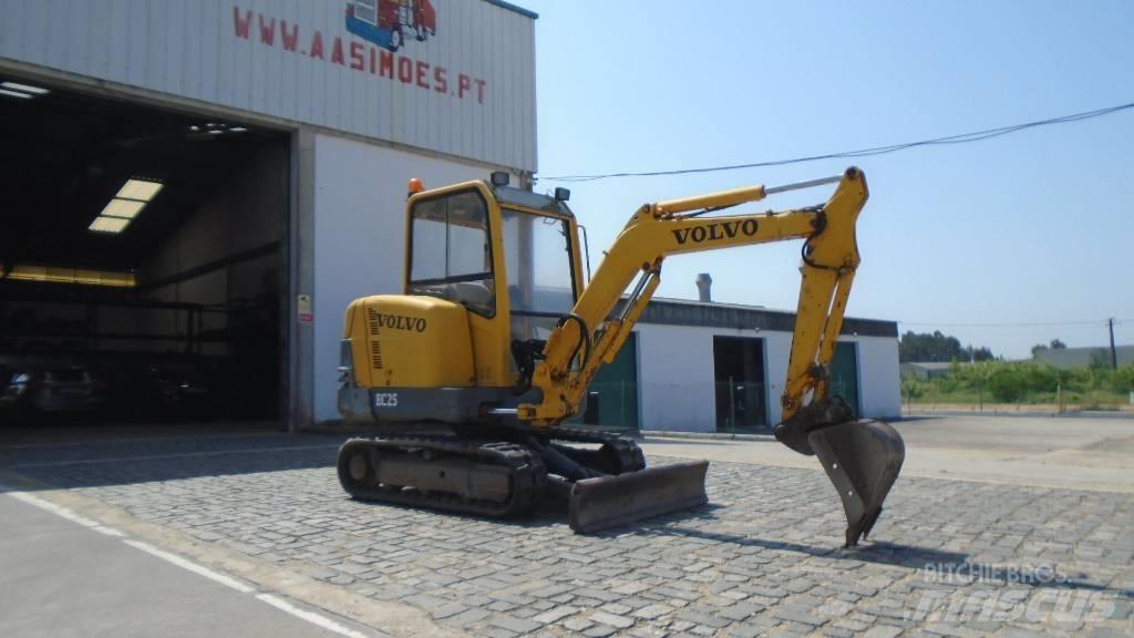 Volvo EC 25 Mini kotrók < 7t