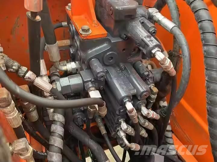 Doosan DH 80 Közepes (midi) kotrók 7 t - 12 t