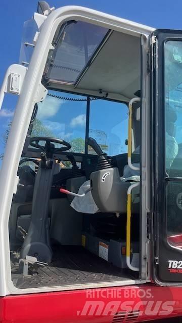Takeuchi TB295W Gumikerekes kotrók