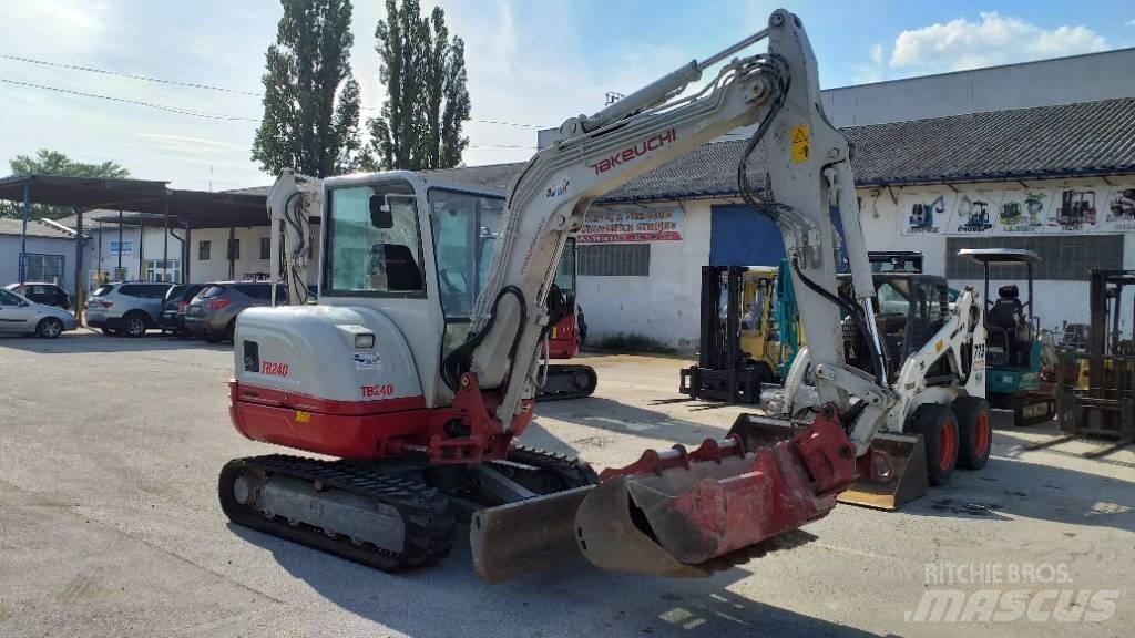Takeuchi TB 240 Mini kotrók < 7t