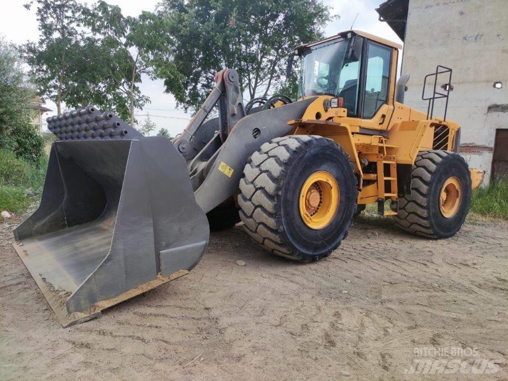 Volvo L 220 F Gumikerekes homlokrakodók