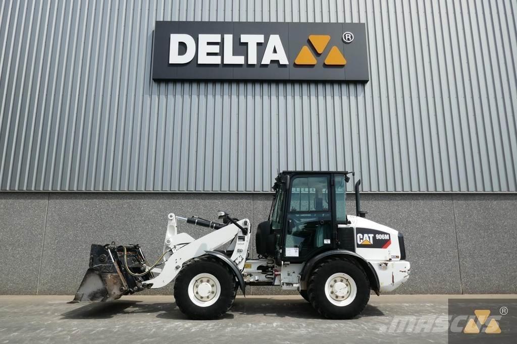 CAT 906M Gumikerekes homlokrakodók