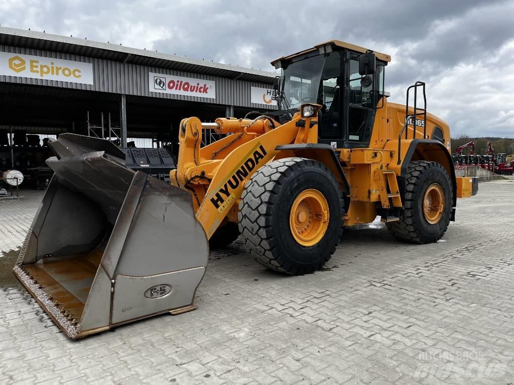 Hyundai HL 965 Gumikerekes homlokrakodók