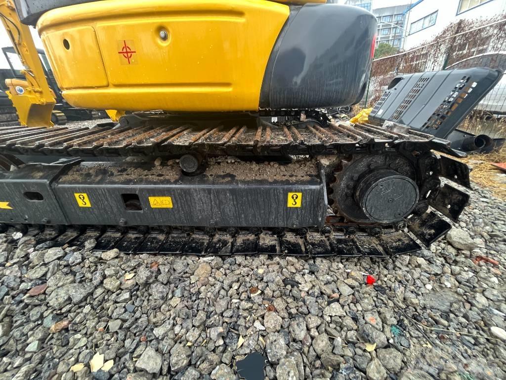 Komatsu PC 35 Lánctalpas kotrók