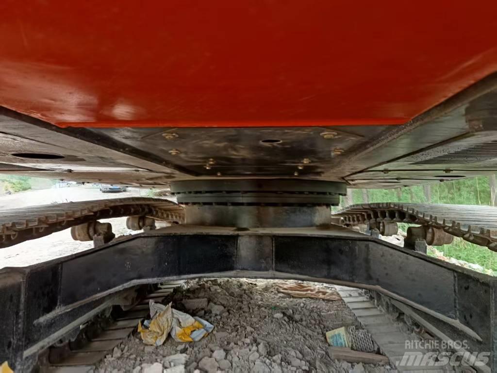 Hitachi ZX200 Lánctalpas kotrók