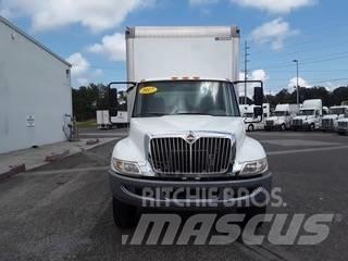 International 4300 Dobozos teherautók