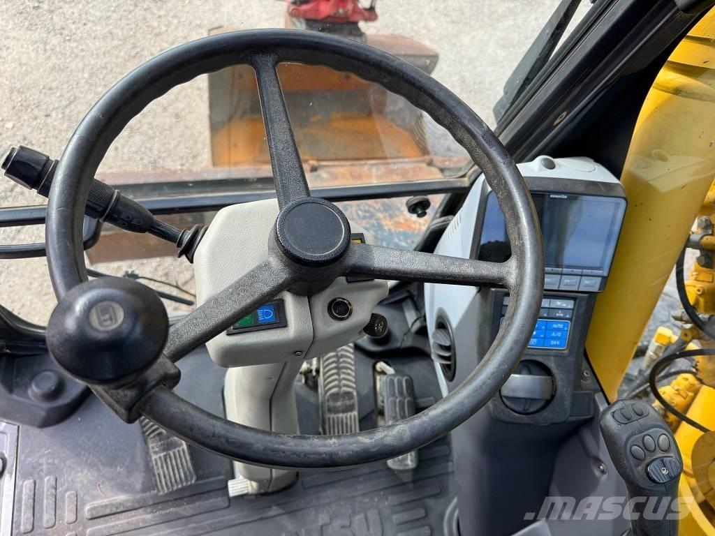 Komatsu PW 148-8 Gumikerekes kotrók