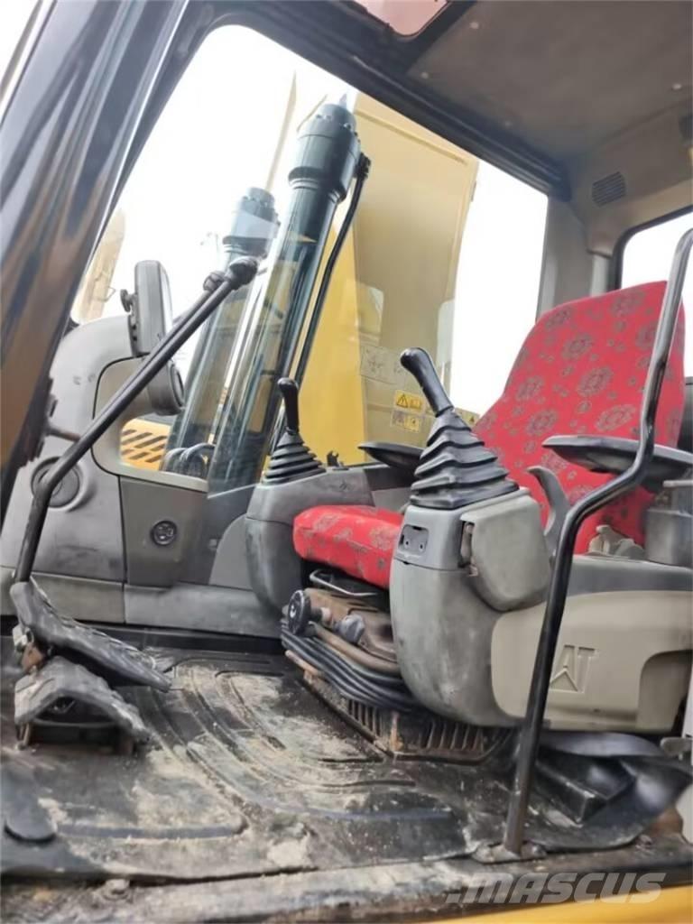 CAT 323 D Lánctalpas kotrók