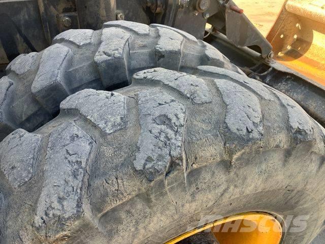 JCB JS 175 W Gumikerekes kotrók