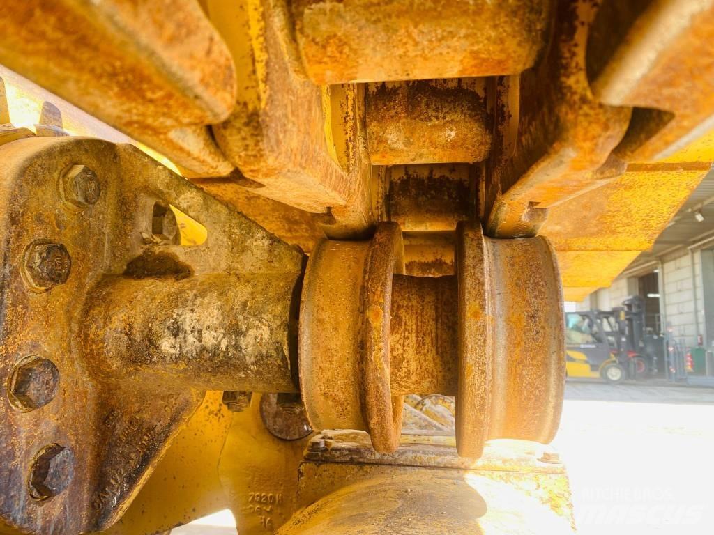 CAT 973 C Lánctalpas homlokrakodók