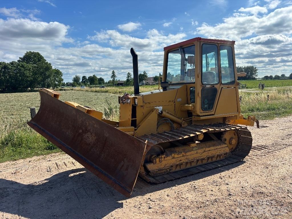 CAT D 4 C lánctalpas dózerek