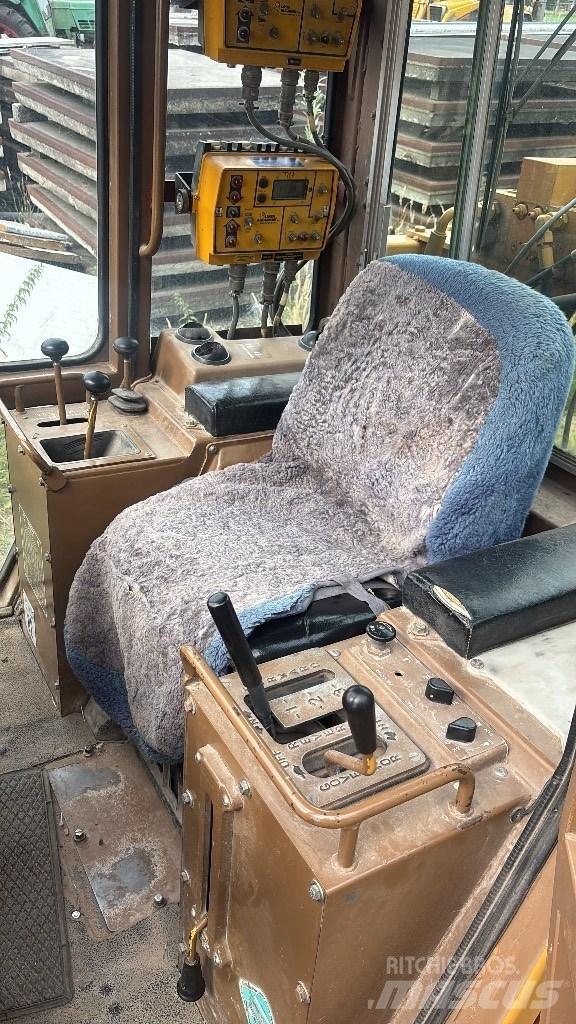 CAT D 4 C lánctalpas dózerek