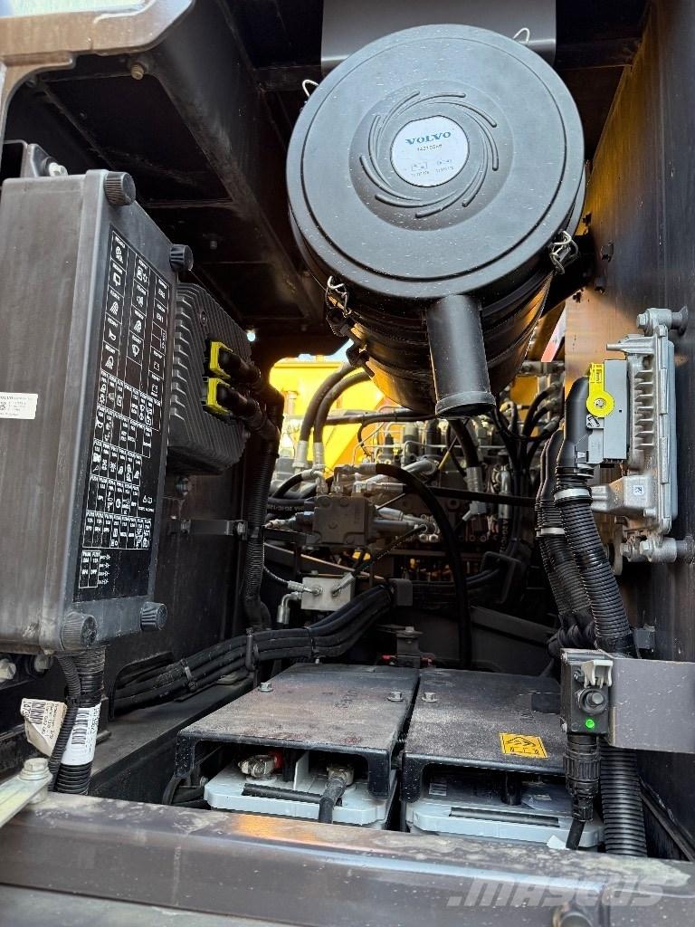 Volvo EC220E Lánctalpas kotrók