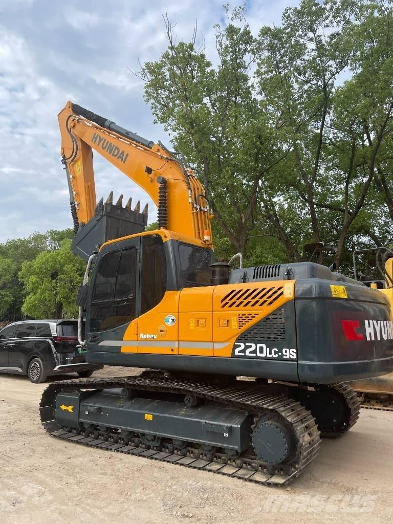 Hyundai 220LC-9S Közepes (midi) kotrók 7 t - 12 t