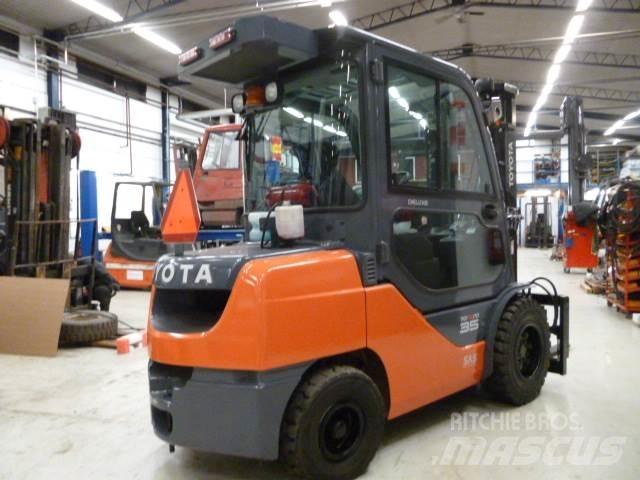 Toyota 52 - 2 - FDJF 35 Dízel targoncák