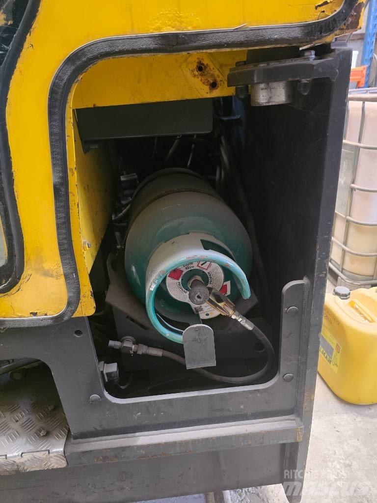 Combilift C4000LPG Tolóoszlopos négyutas targonca