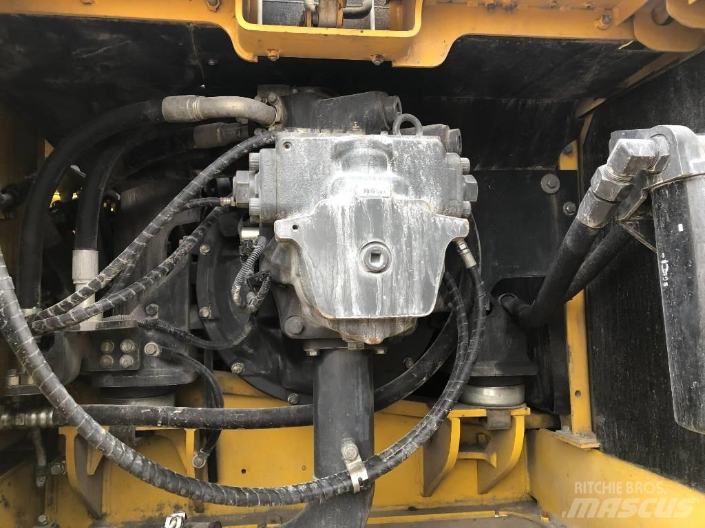 Komatsu 300 -7 Lánctalpas kotrók