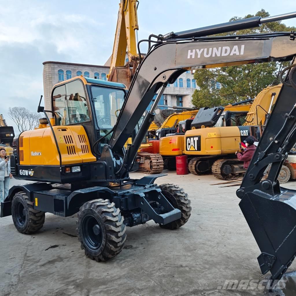 Hyundai 60 W VS Gumikerekes kotrók