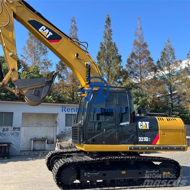 CAT 323D2 Lánctalpas kotrók
