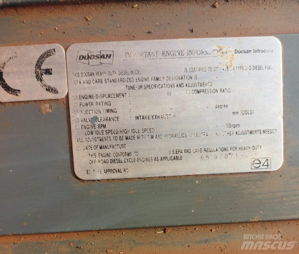 Doosan DX 300 LC-5 Lánctalpas kotrók