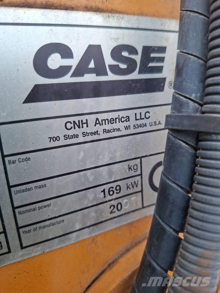 CASE 821 E Gumikerekes homlokrakodók