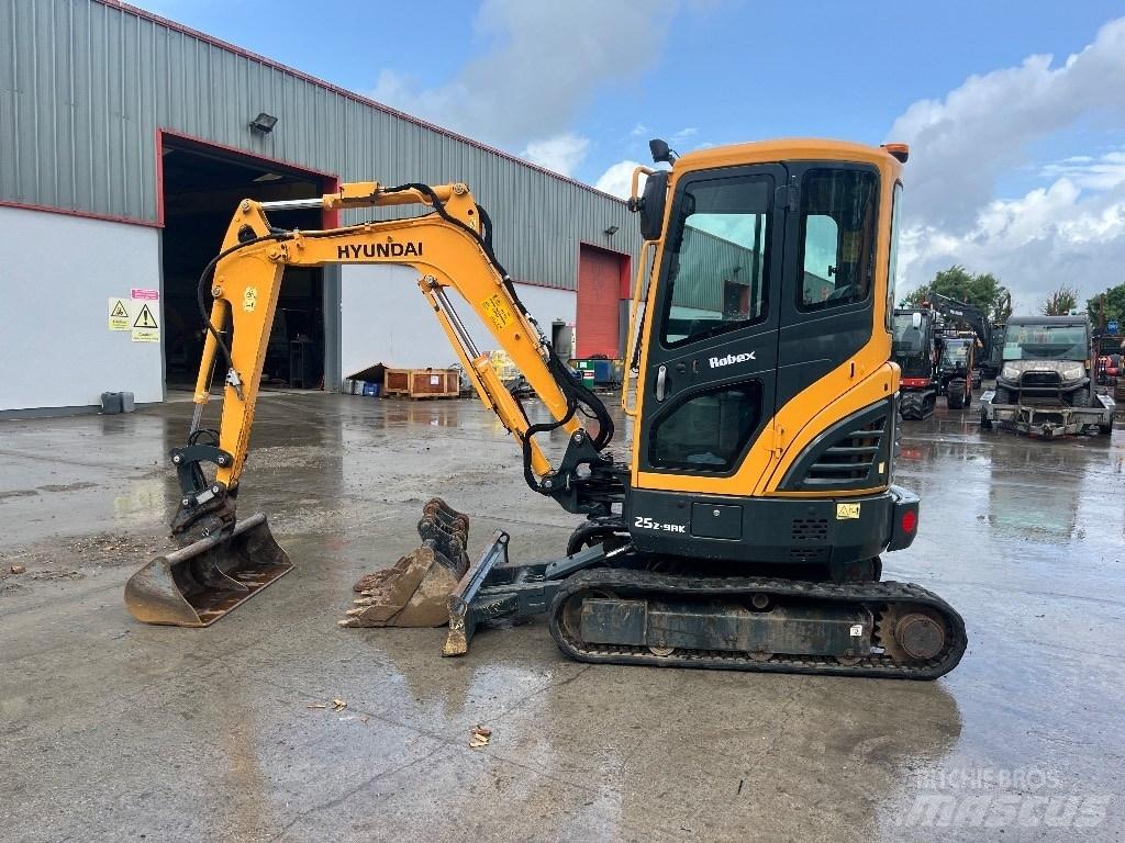 Hyundai R25Z-9 AK Mini kotrók < 7t